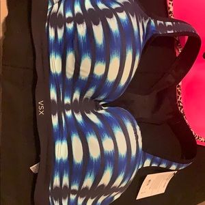 Victoria’s Secret incredible sports bra 36D